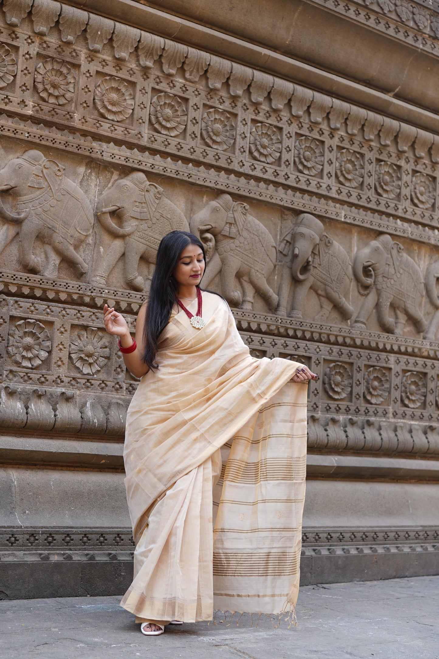 Beige Maheshwari Silk Cotton Handloom Saree