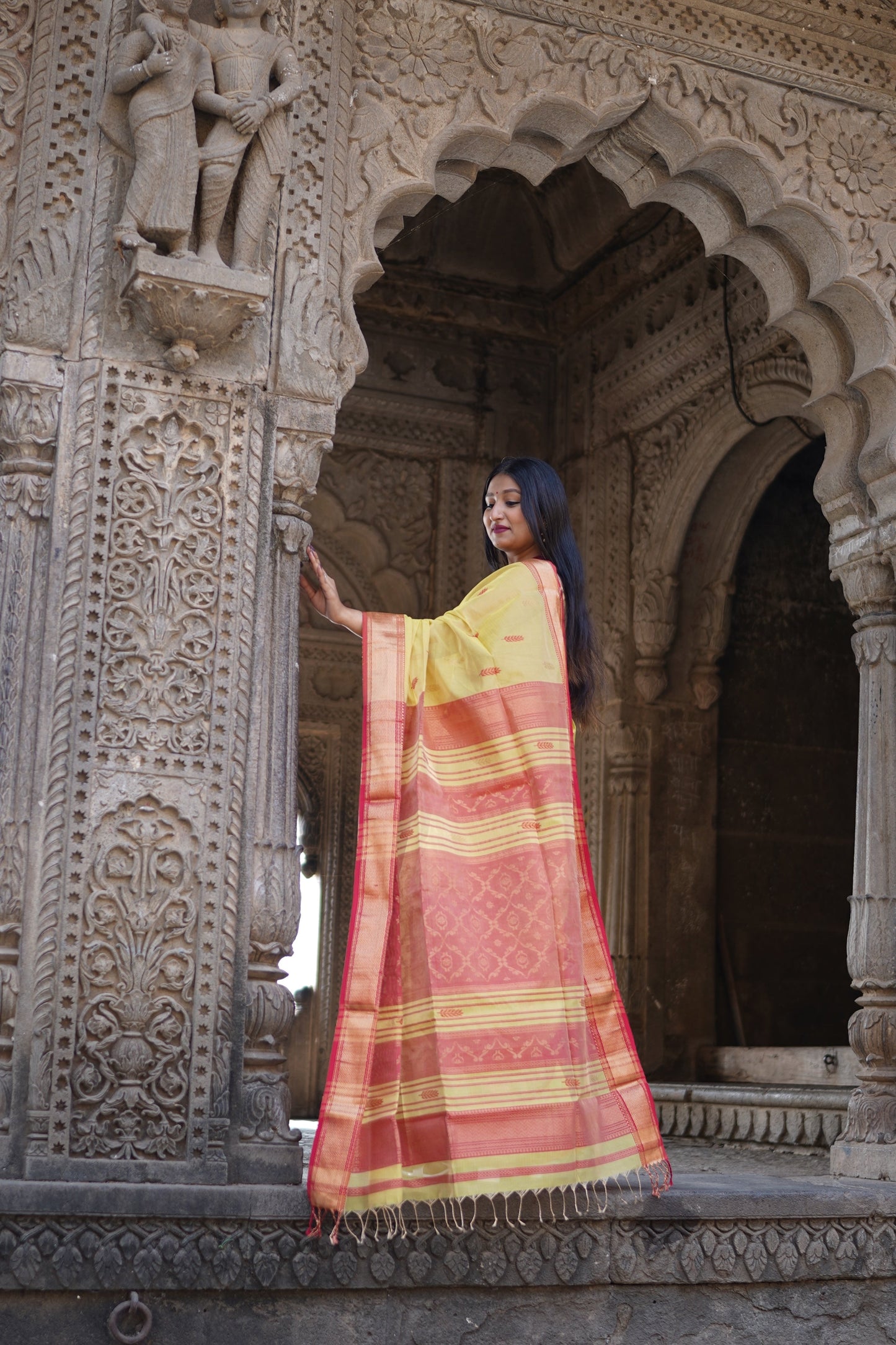 Yellow and Orange Maheshwari Silk Cotton Handloom Saree